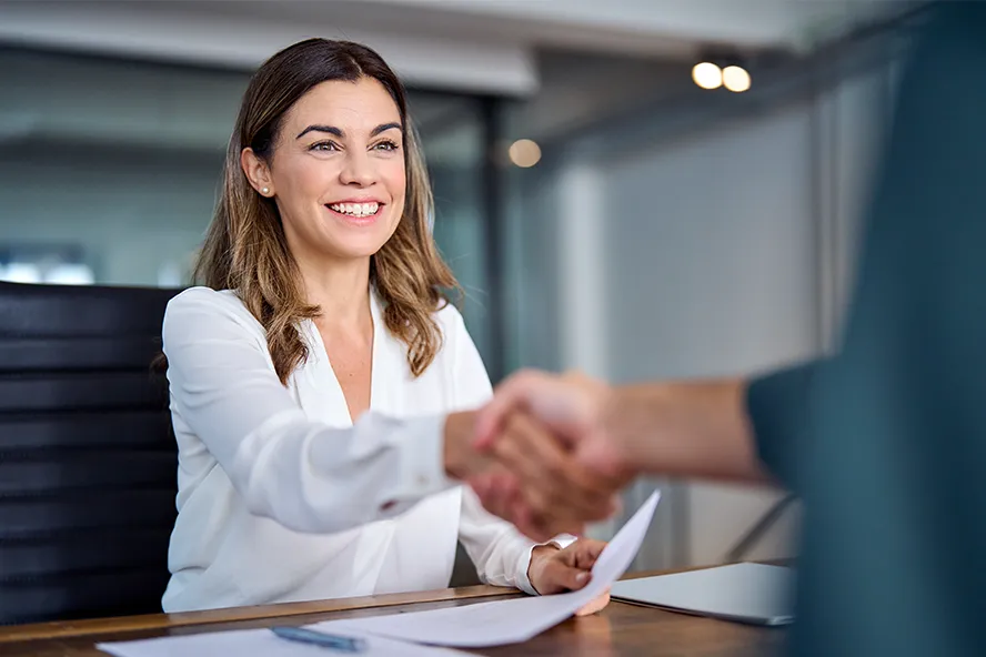 Lawyer talking to client my0 mx-auto