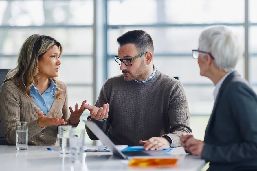Lawyer talking to clients my0 mx-auto